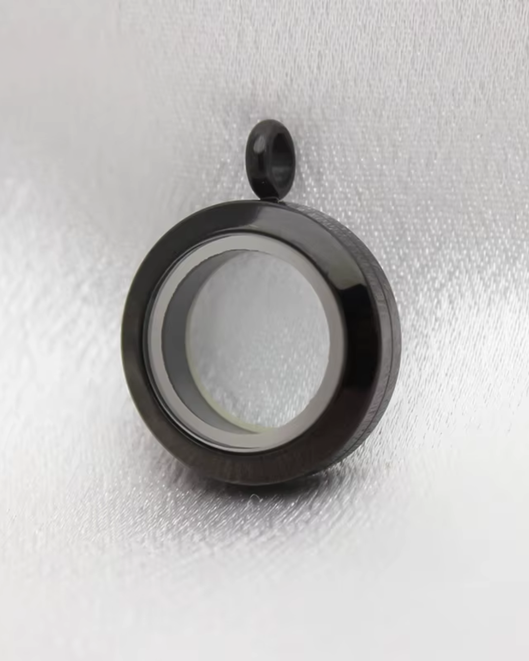 Medalhão mini liso preto
