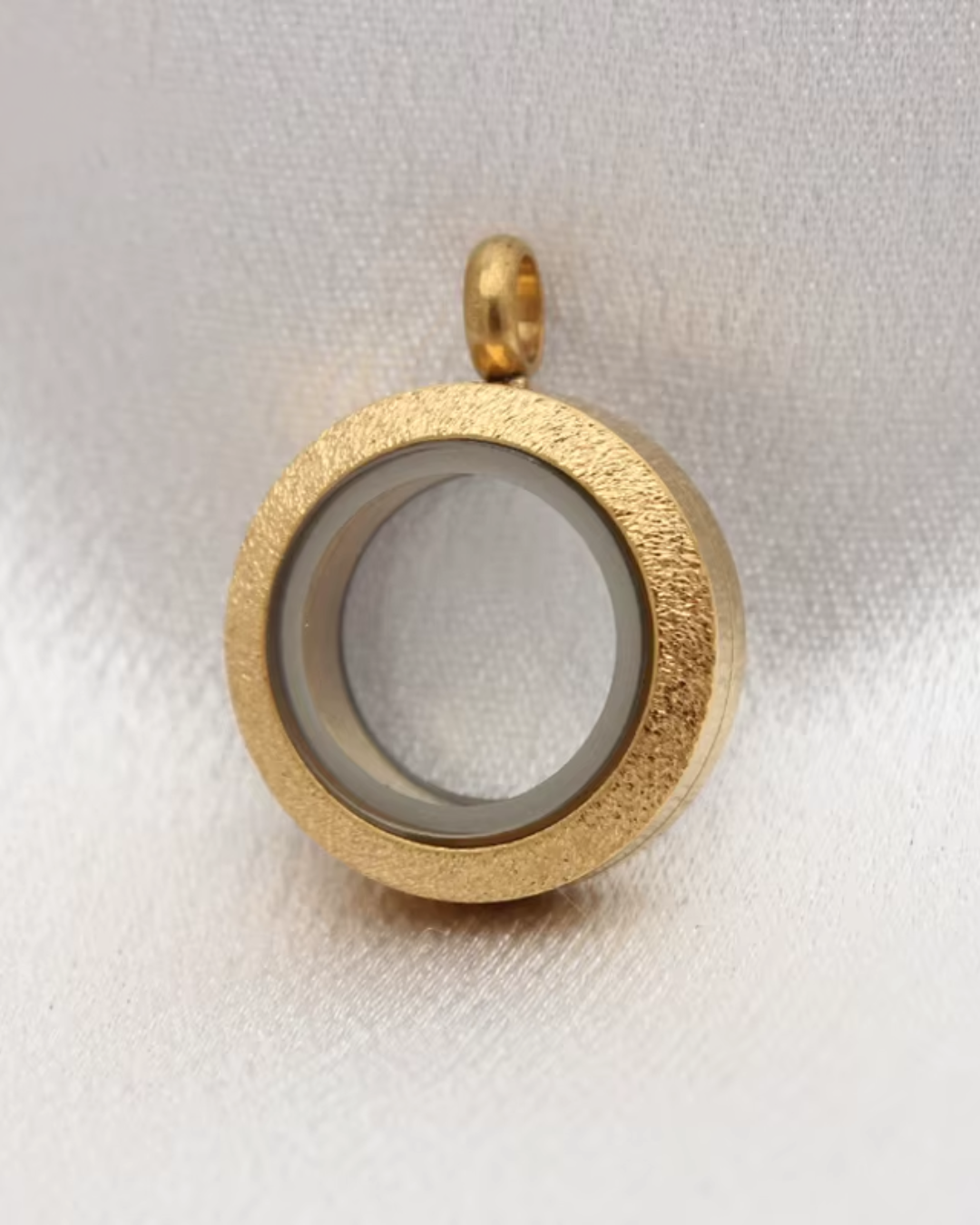 Medalhão mini dourado brilhante