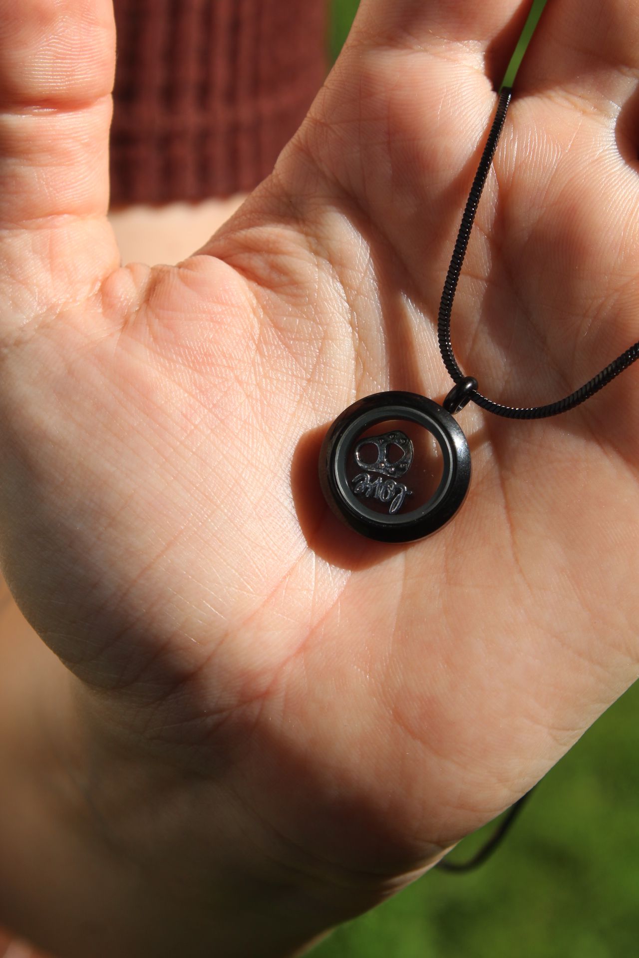 Medalhão mini liso preto - Imagem 2