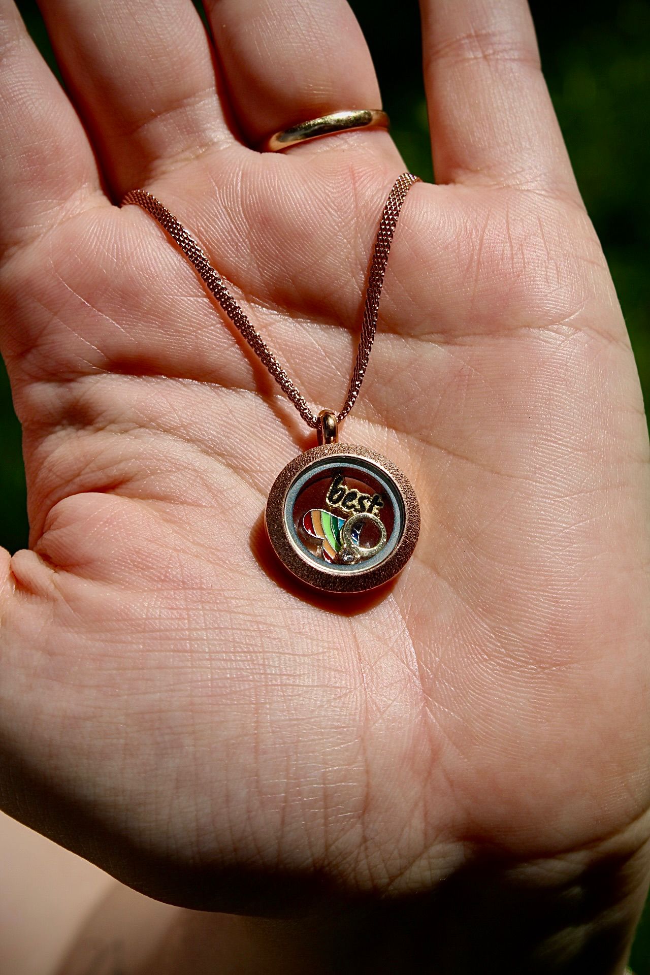 Medalhão mini rose brilhante - Imagem 2