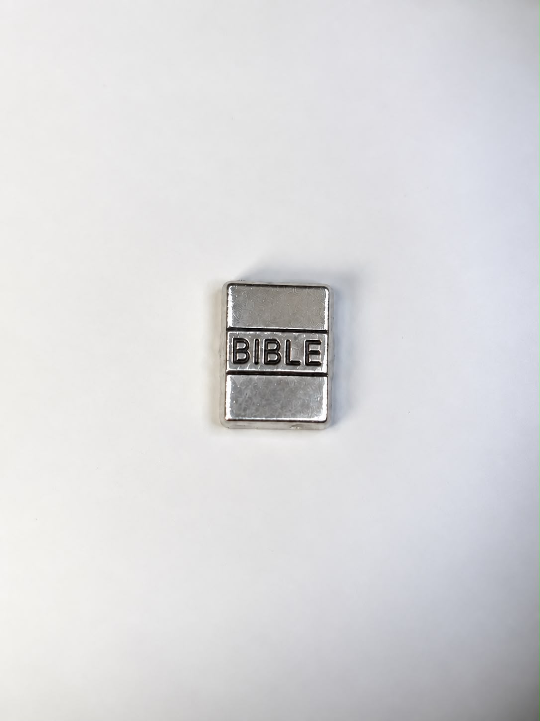 Charm Bíblia Prateada